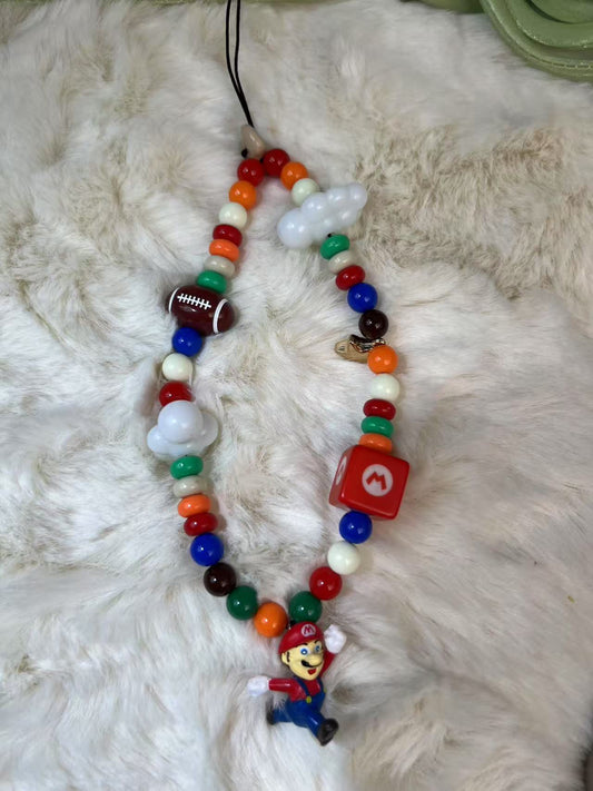 子供っぽいカラフルなスーパーマリオモチーフのストラップ