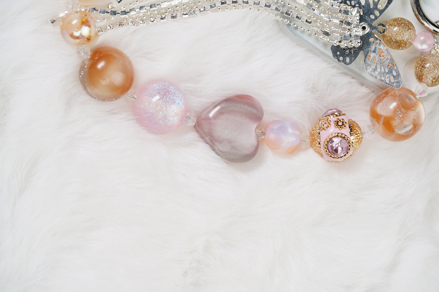 幻想的で美しい鎖、ロマンチックな時間に出会う