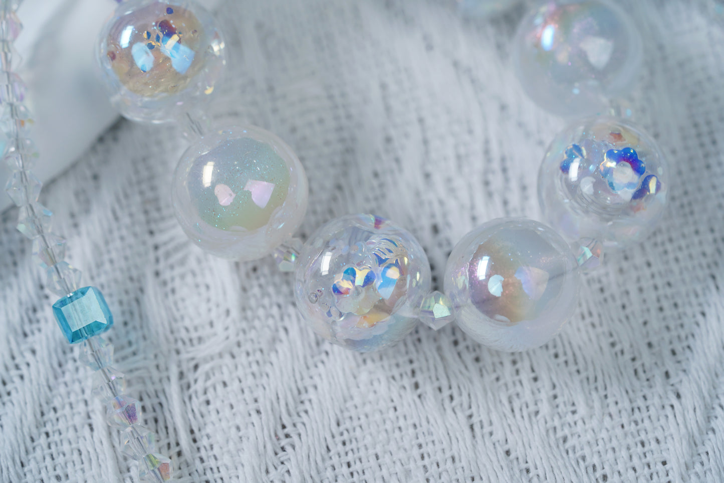 幻想的な晶彩、アクリルチェーン点灯生活