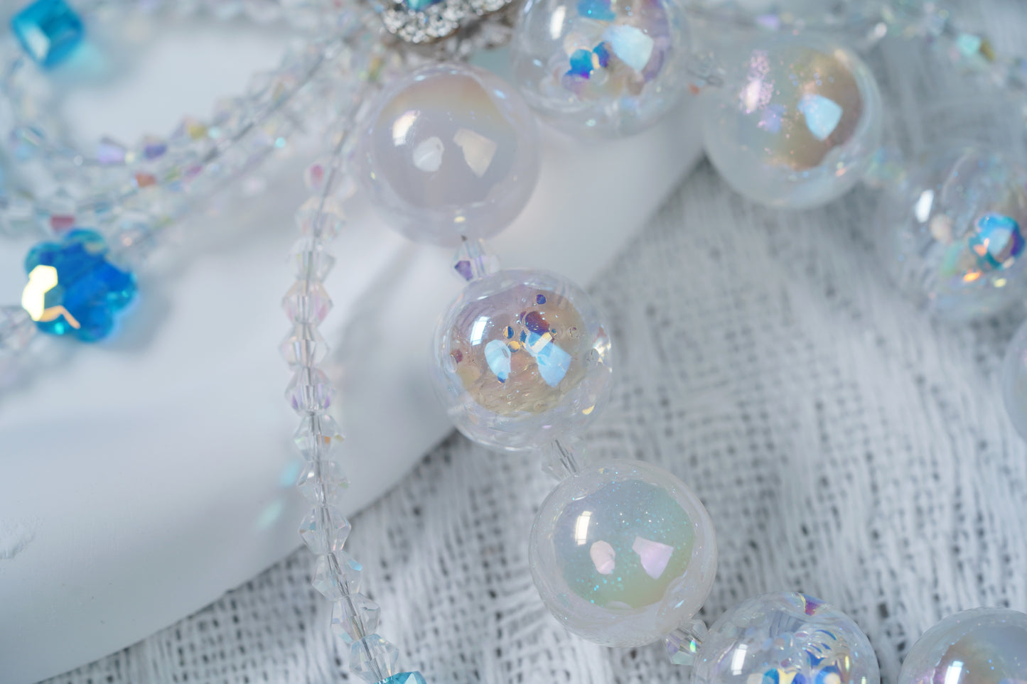 幻想的な晶彩、アクリルチェーン点灯生活