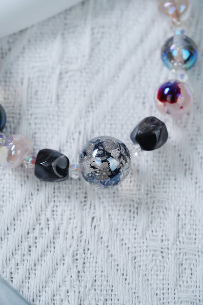 腕間銀河✨ ピンクの霧のバラと星のススキをつなぎ合わせて、それぞれの玉には小さなロマンが隠されていて、つけると摘みたくない～