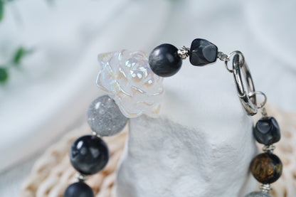 神秘的でクールなチェーン、個性的な魅力がアップグレード