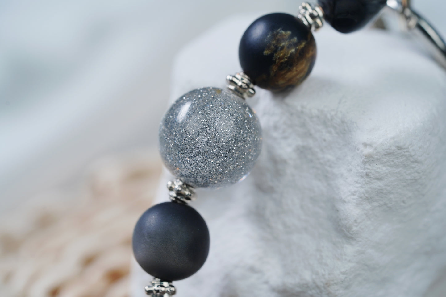 神秘的でクールなチェーン、個性的な魅力がアップグレード