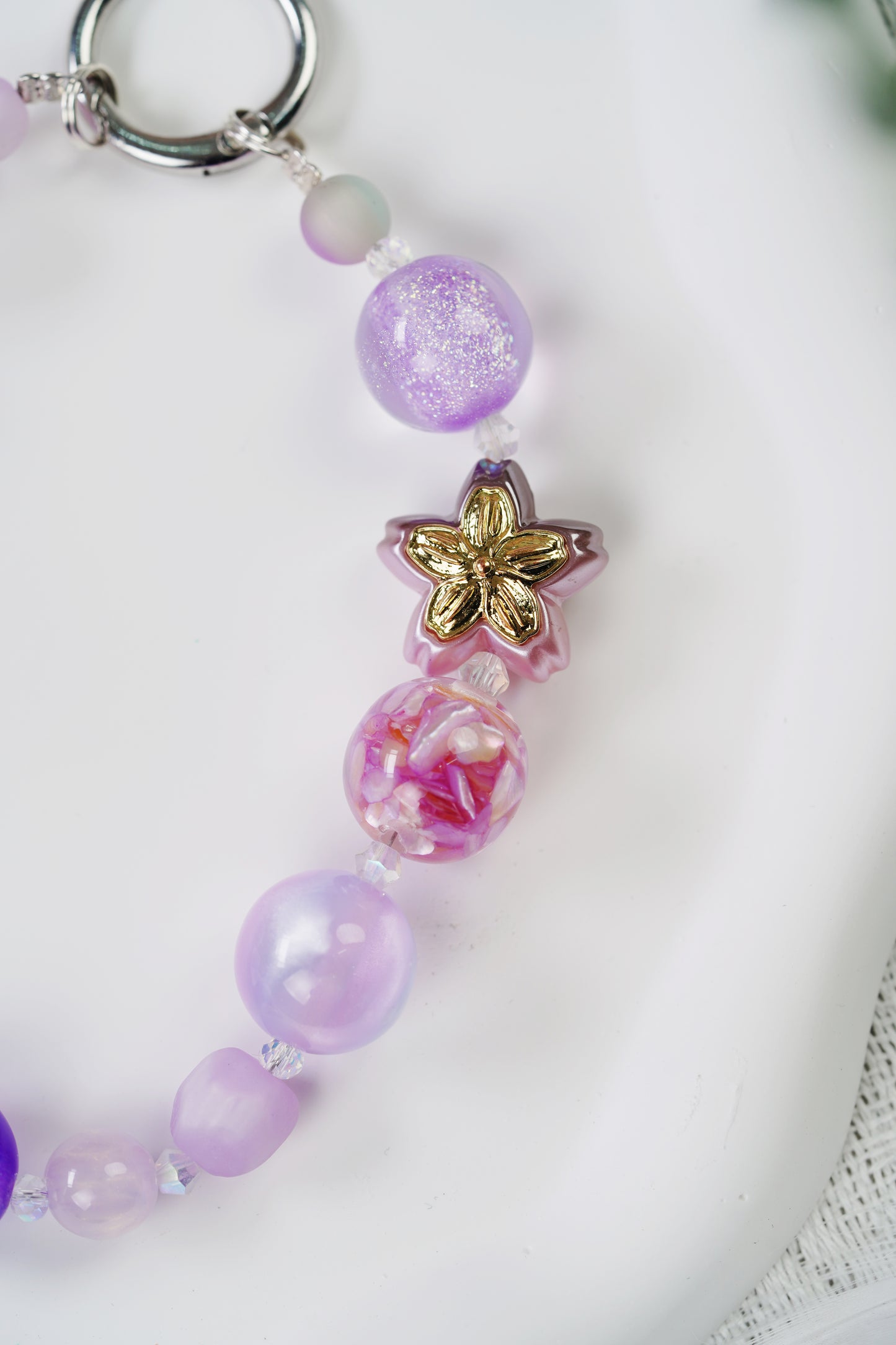 幻想的な紫の結晶に出会い、おしゃれな新寵愛を解く